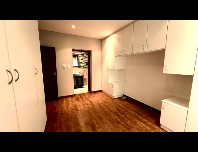 2 BEDROOM APARTMENT FOR SALE IN BRYANSTON